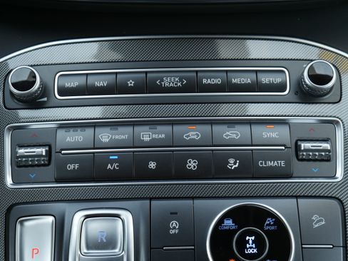 Used 2023 Hyundai Santa Fe SEL w/ Premium Package AWD/4WD image 23