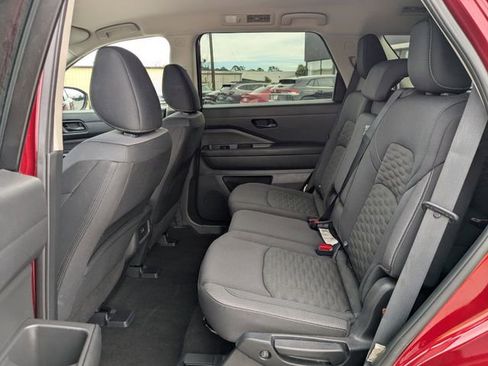 Used 2025 Nissan Pathfinder SV image 14