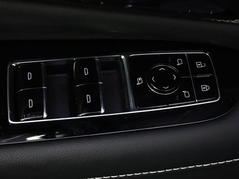 New 2025 Cadillac Optiq Sport 2 w/ LPO, ONYX Package image 23