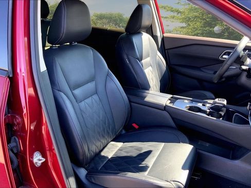 Used 2023 Nissan Rogue Platinum FWD image 28