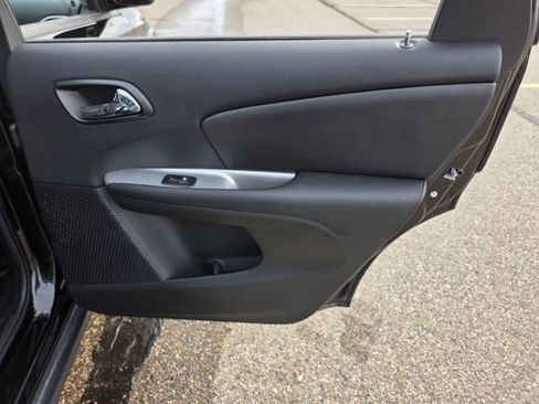 Used 2018 Dodge Journey SE image 37
