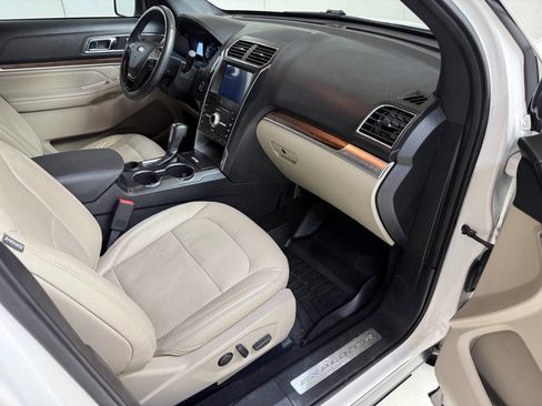 Used 2019 Ford Explorer Limited image 34