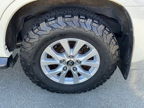 Used 2016 Toyota Land Cruiser image 45