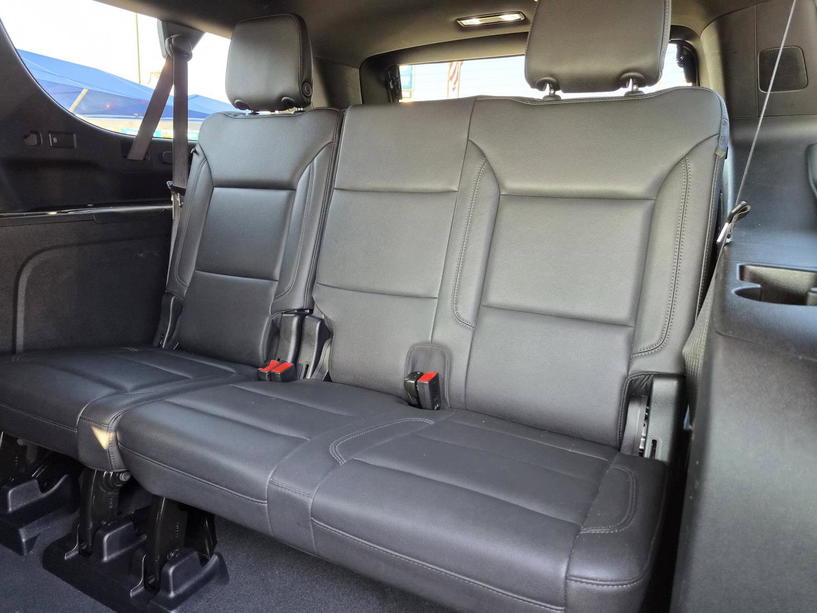 Used 2025 Chevrolet Suburban Z71 AWD/4WD image 3