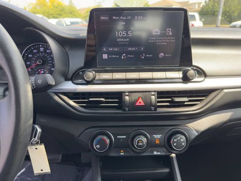 Used 2024 Kia Forte LXS w/ LXS Technology Package FWD image 27