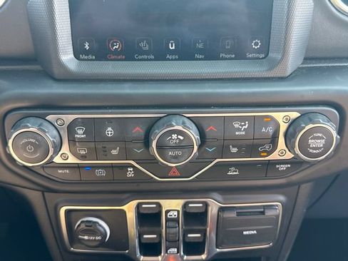 Used 2023 Jeep Wrangler Unlimited Sahara w/ Cold Weather Group AWD/4WD image 31