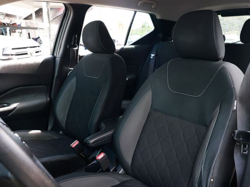 Used 2020 Nissan Kicks S image 10