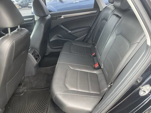 Used 2018 Volkswagen Passat 2.0T SE image 18