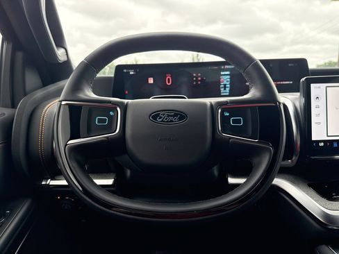 Used 2025 Ford Expedition Tremor AWD/4WD image 16