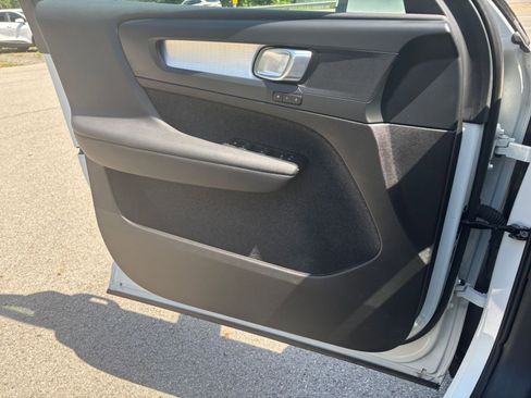 Used 2024 Volvo XC40 B5 Core image 21