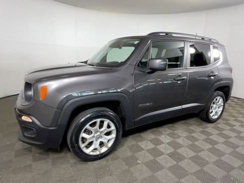 Used 2018 Jeep Renegade Latitude AWD/4WD image 14