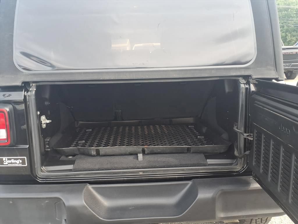 Used 2018 Jeep Wrangler Unlimited Sport S AWD/4WD image 9