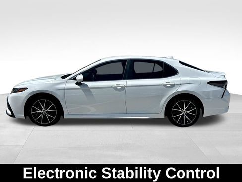 Used 2023 Toyota Camry SE FWD image 9