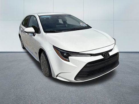Used 2025 Toyota Corolla LE FWD image 5