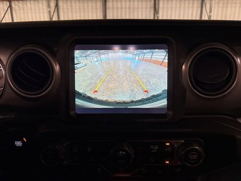 Used 2021 Jeep Wrangler Sport S image 39