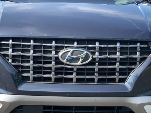 Certified 2022 Hyundai Venue Limited FWD image 9