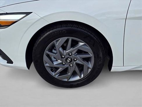 Used 2024 Hyundai Elantra SEL FWD image 23