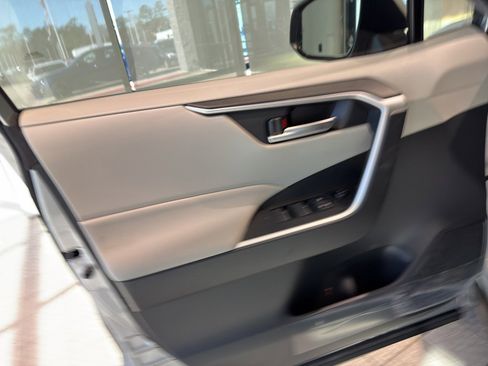 Used 2025 Toyota RAV4 XLE image 13