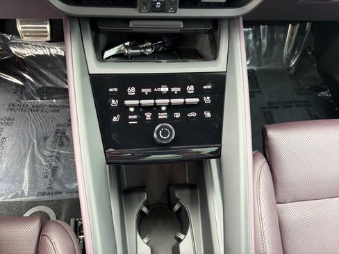 Certified 2025 Porsche Macan 4S Electric AWD/4WD image 21