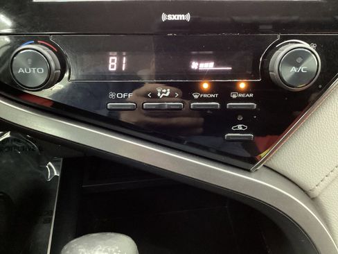 Used 2020 Toyota Camry SE image 35