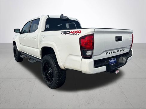 Used 2019 Toyota Tacoma TRD Sport image 9