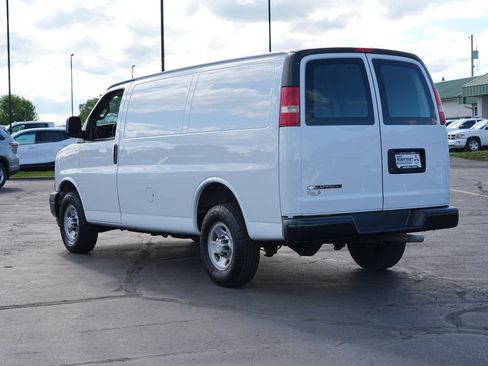 Used 2017 Chevrolet Express 2500 RWD image 5