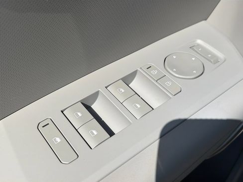 New 2027 Kia Seltos S FWD image 17