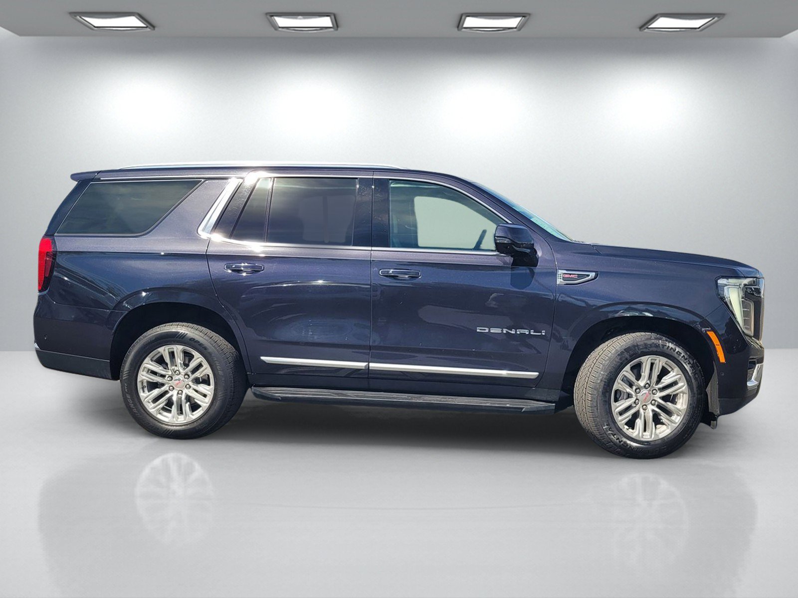 Used 2025 GMC Yukon Denali AWD/4WD image 3