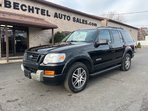 Used 2007 Ford Explorer XLT image 2