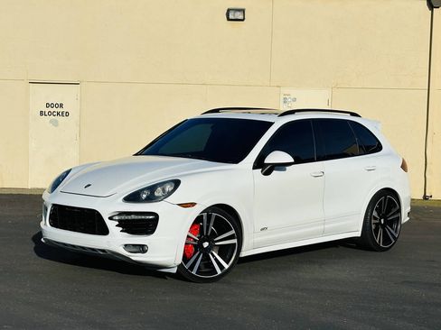 Used 2013 Porsche Cayenne GTS image 4