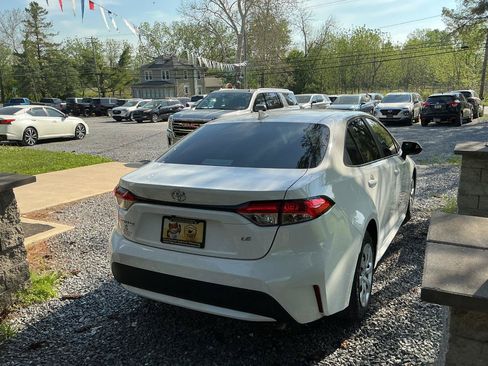 Used 2022 Toyota Corolla LE FWD image 5