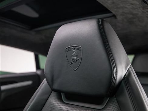 Used 2021 Lamborghini Urus image 18