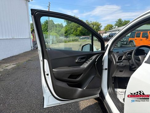 Used 2018 Chevrolet Trax LS AWD/4WD image 10