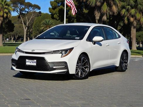 Used 2020 Toyota Corolla SE image 2