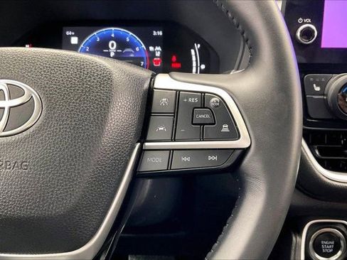 Used 2025 Toyota Grand Highlander AWD image 22