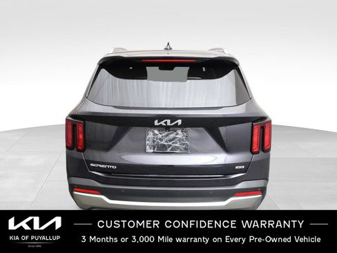 Certified 2025 Kia Sorento EX w/ Panoramic Sunroof Package AWD/4WD image 6
