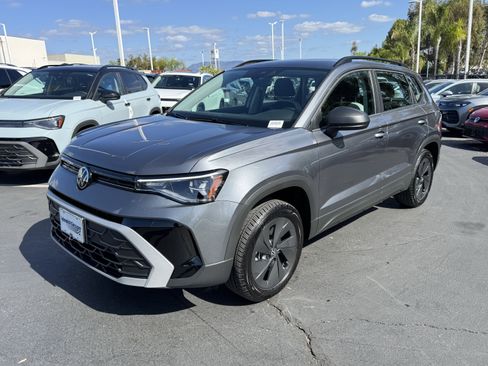 Used 2025 Volkswagen Taos S FWD image 5