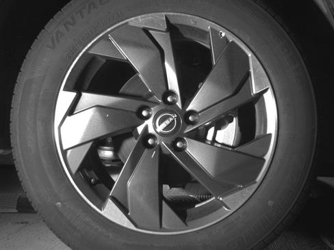 Used 2025 Nissan Rogue SV image 13