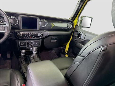 Used 2023 Jeep Wrangler Unlimited Sahara AWD/4WD image 16
