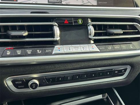 Used 2021 BMW X7 M50i w/ Dynamic Handling Package image 31