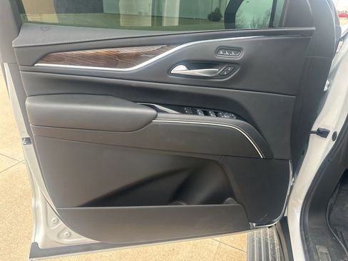 Used 2024 Cadillac Escalade Premium Luxury Platinum image 13