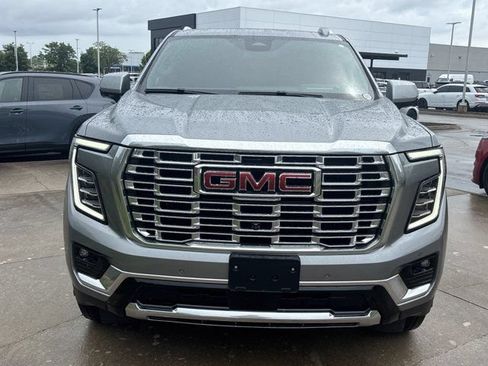 Used 2025 GMC Yukon XL Denali AWD/4WD image 13