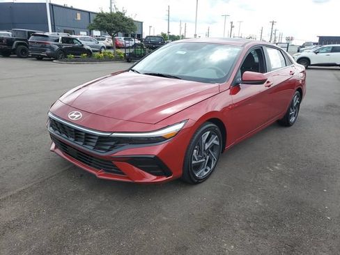 Certified 2025 Hyundai Elantra SEL FWD image 2
