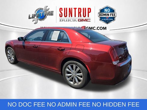 Used 2020 Chrysler 300 Touring L w/ Value Package AWD/4WD image 3