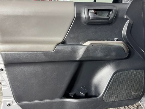Used 2016 Toyota Tacoma SR5 w/ SR5 Appearance Package (SN) AWD/4WD image 33