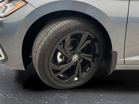 Used 2025 Volkswagen Jetta SE w/ Sunroof Package FWD image 33