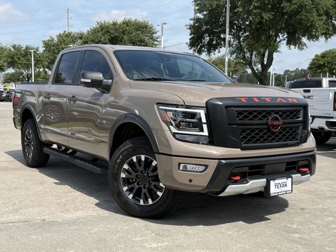 Used 2024 Nissan Titan PRO-4X w/ Pro-4x Convenience Package AWD/4WD image 2