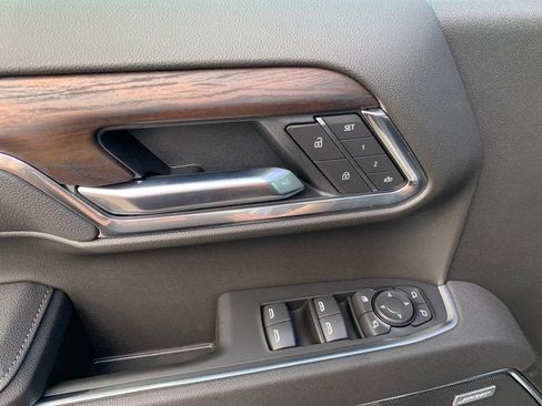 New 2026 GMC Sierra 1500 SLT w/ SLT Convenience Package image 17