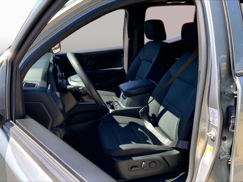 Used 2024 Chevrolet Colorado W/T w/ WT Convenience Package II RWD image 8