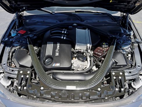 Used 2018 BMW M4 Coupe RWD image 39